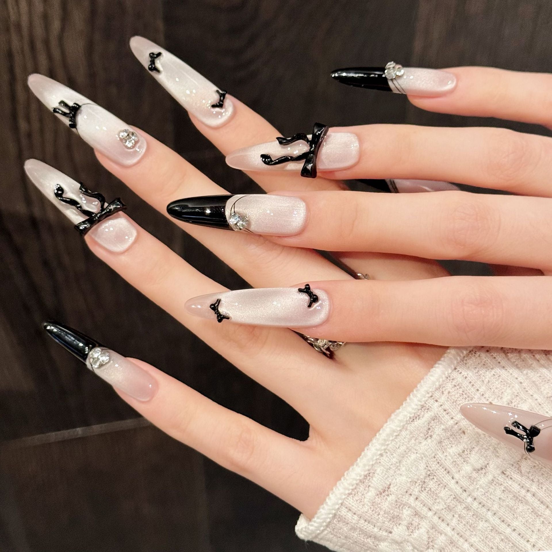 Noir Ribbon French