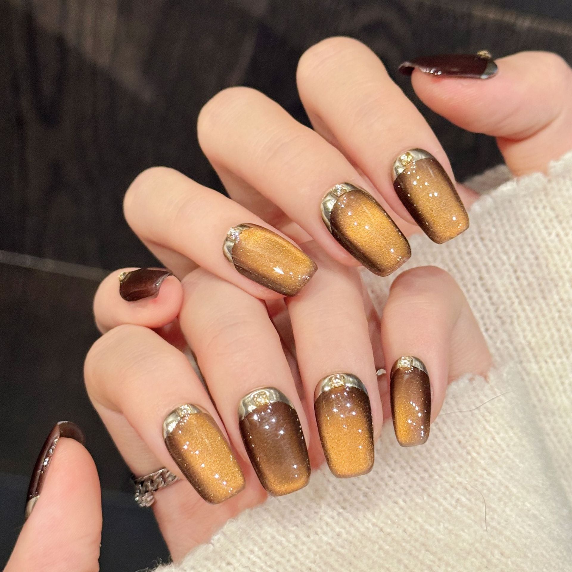 Caramel Cat-Eye French