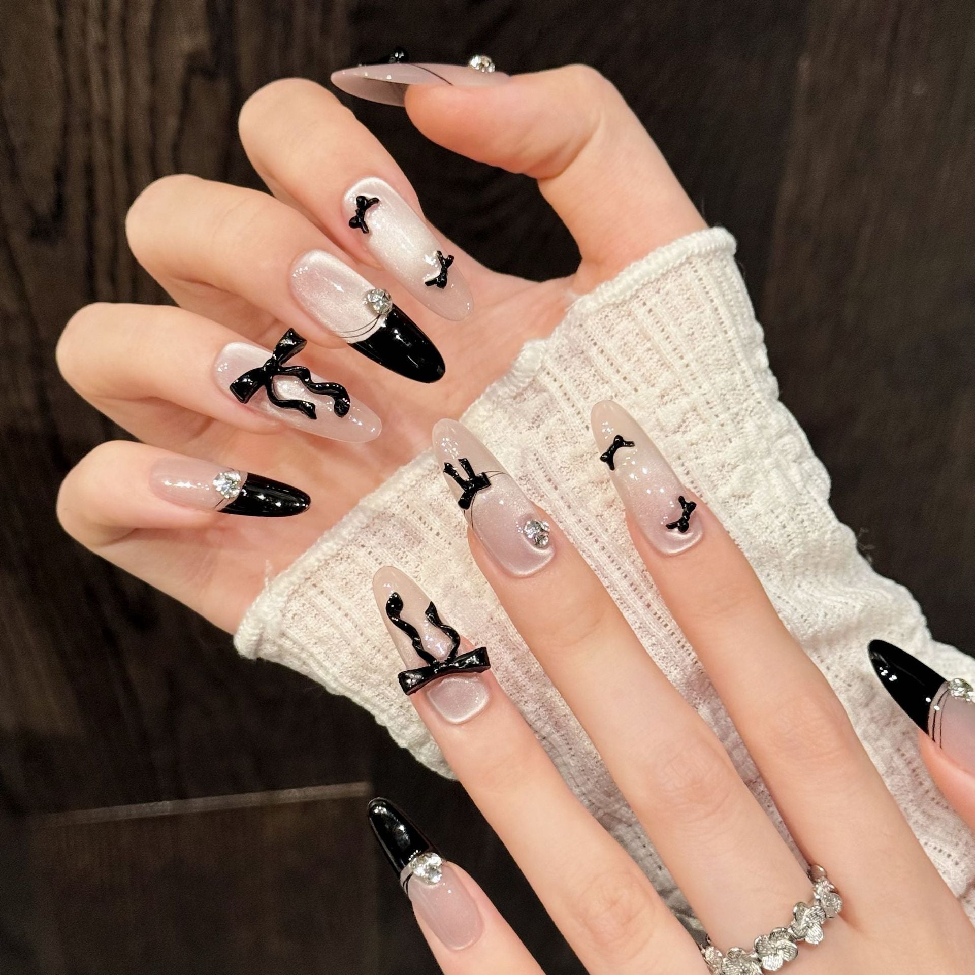 Noir Ribbon French