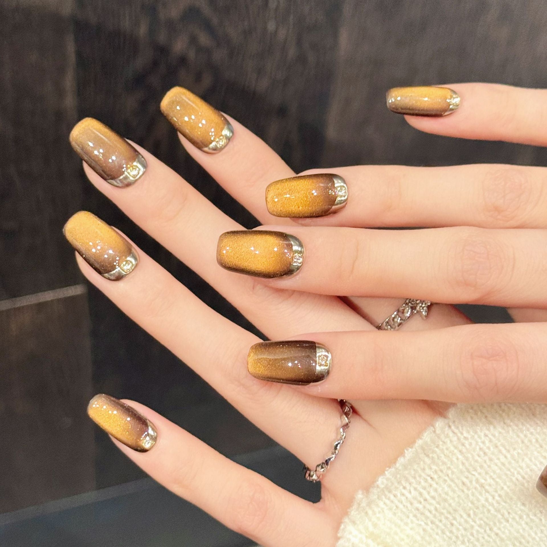 Caramel Cat-Eye French