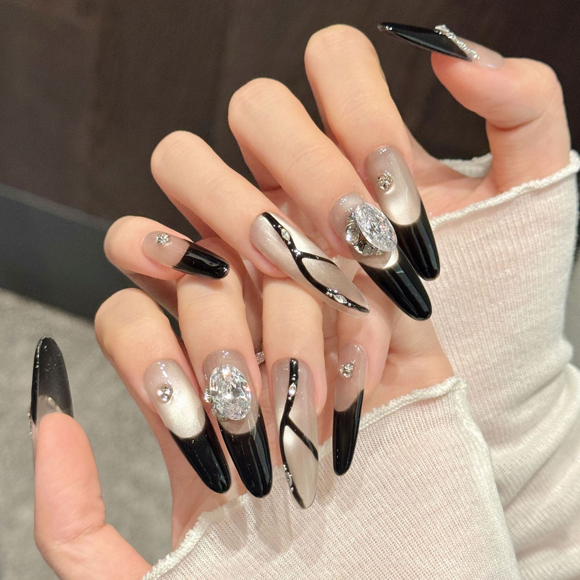 Diamond Black French Minimalist